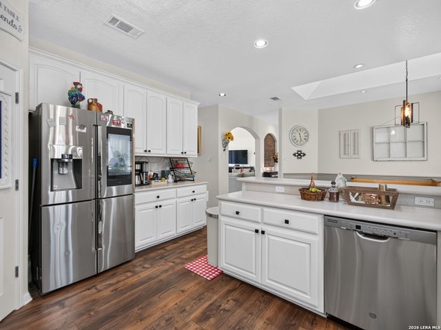 247 S Palo Alto Dr, Floresville, TX 78114