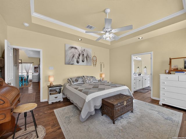 247 S Palo Alto Dr, Floresville, TX 78114