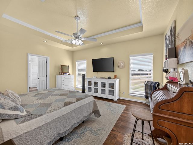 247 S Palo Alto Dr, Floresville, TX 78114