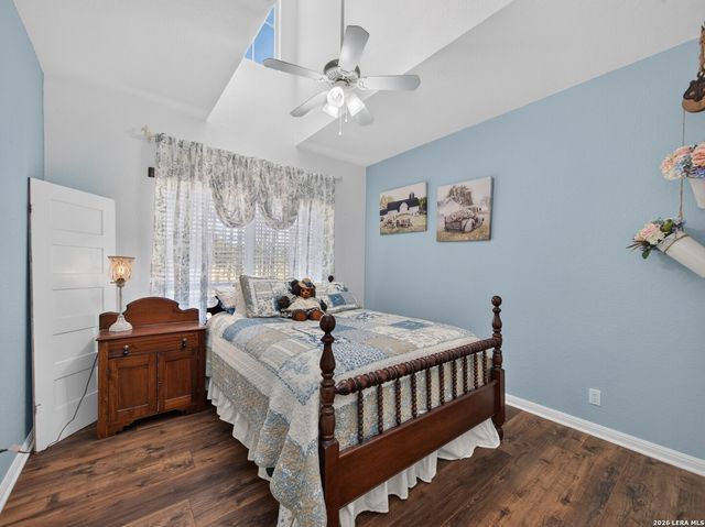 247 S Palo Alto Dr, Floresville, TX 78114