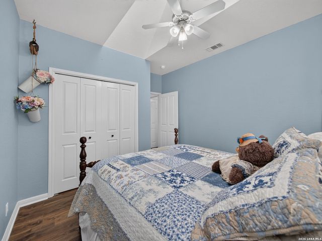 247 S Palo Alto Dr, Floresville, TX 78114