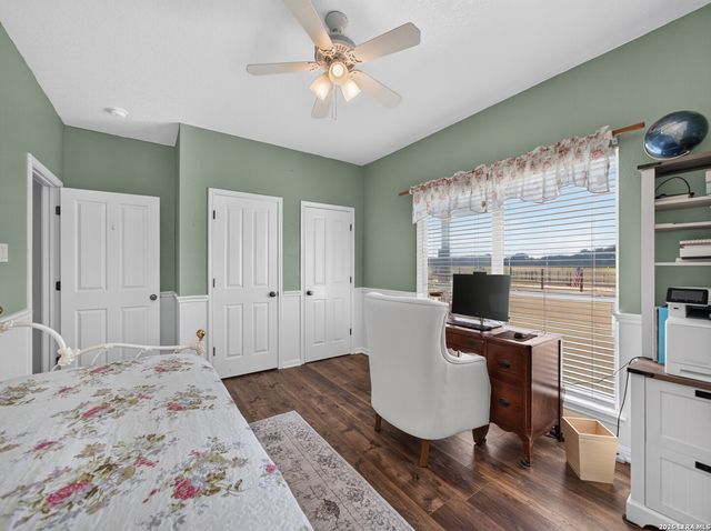 247 S Palo Alto Dr, Floresville, TX 78114