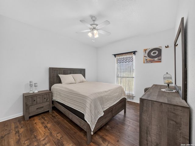 247 S Palo Alto Dr, Floresville, TX 78114