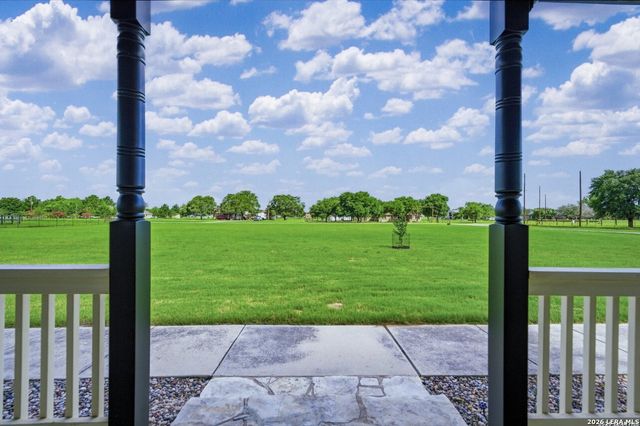 247 S Palo Alto Dr, Floresville, TX 78114