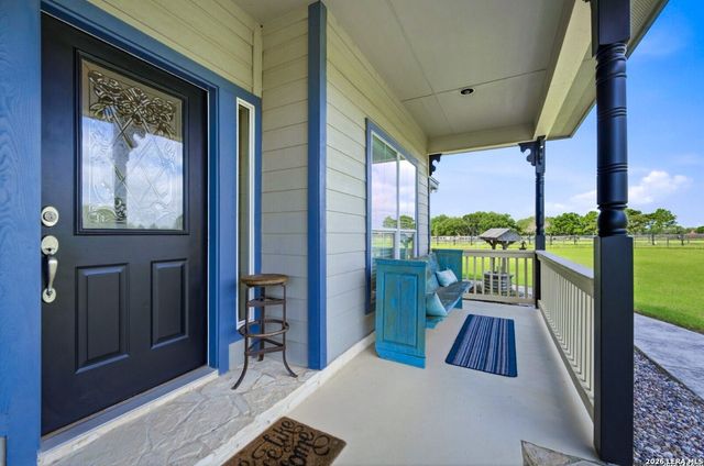 247 S Palo Alto Dr, Floresville, TX 78114