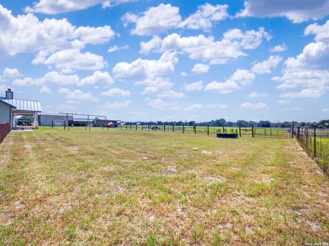 247 S Palo Alto Dr, Floresville, TX 78114
