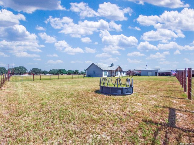 247 S Palo Alto Dr, Floresville, TX 78114