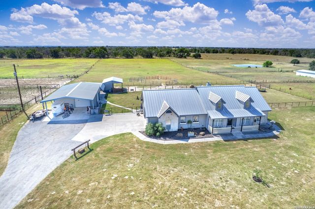 247 S Palo Alto Dr, Floresville, TX 78114