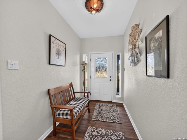 247 S Palo Alto Dr, Floresville, TX 78114