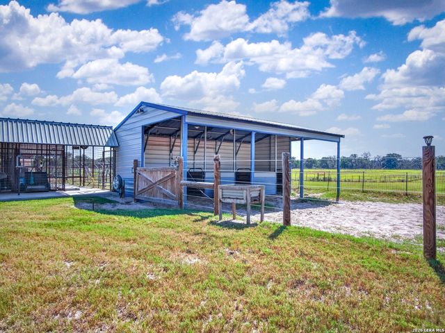 247 S Palo Alto Dr, Floresville, TX 78114