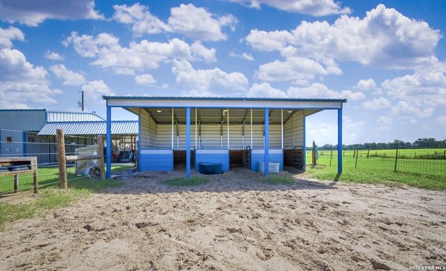 247 S Palo Alto Dr, Floresville, TX 78114