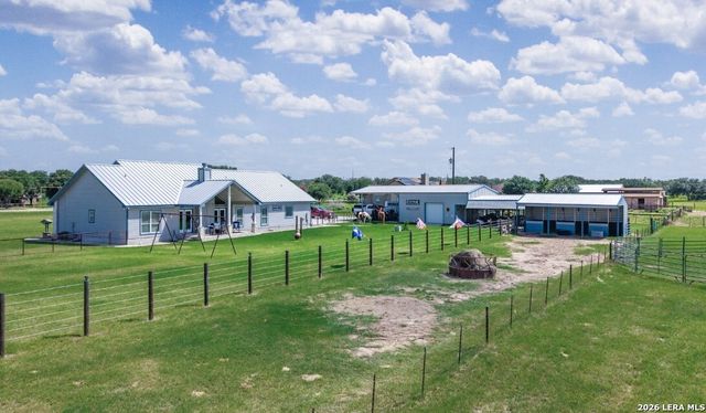 247 S Palo Alto Dr, Floresville, TX 78114