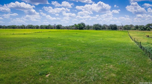 247 S Palo Alto Dr, Floresville, TX 78114