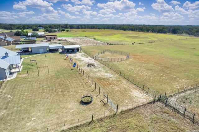 247 S Palo Alto Dr, Floresville, TX 78114