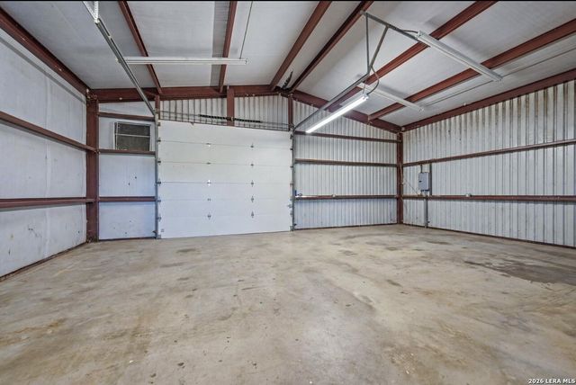 247 S Palo Alto Dr, Floresville, TX 78114