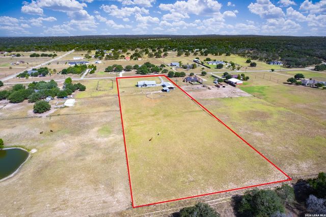 247 S Palo Alto Dr, Floresville, TX 78114