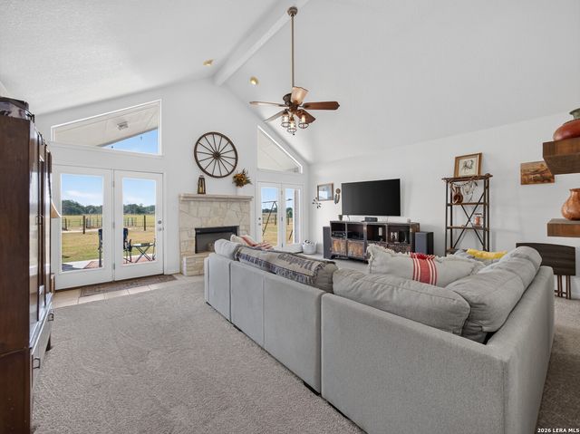 247 S Palo Alto Dr, Floresville, TX 78114