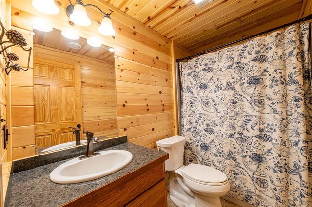 14323 W Court Oreilles Lake Drive, Hayward, WI 54843
