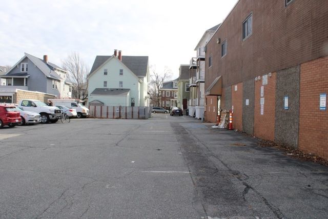 2285 Massachusetts Ave 203, Cambridge, MA 02140