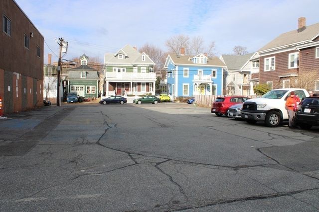 2285 Massachusetts Ave 203, Cambridge, MA 02140