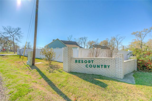 276 Resort Drive, Livingston, TX 77351