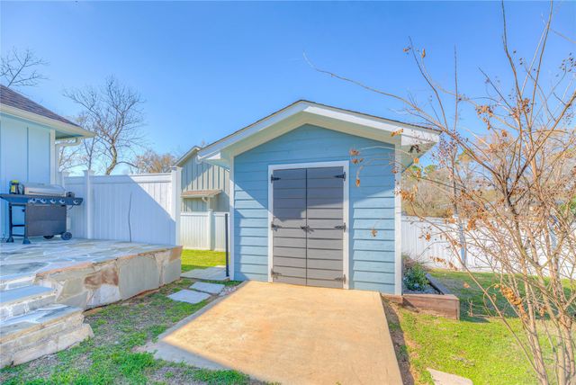 276 Resort Drive, Livingston, TX 77351