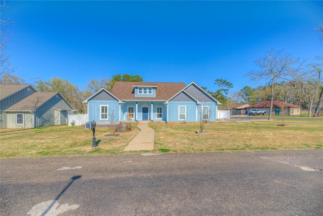 276 Resort Drive, Livingston, TX 77351