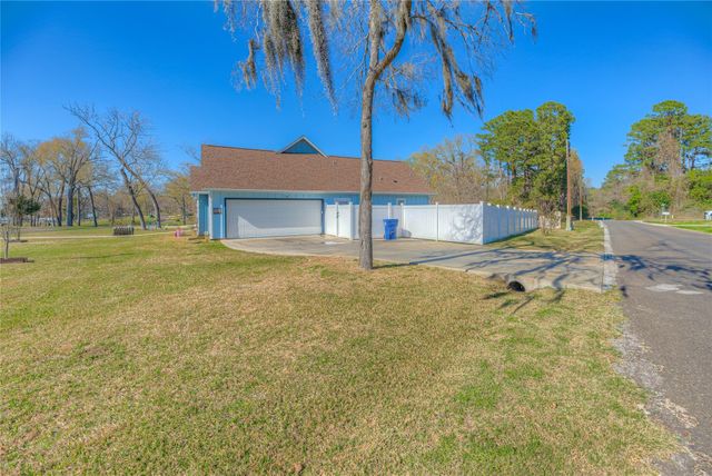 276 Resort Drive, Livingston, TX 77351