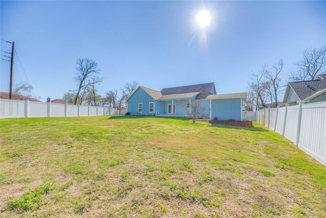 276 Resort Drive, Livingston, TX 77351