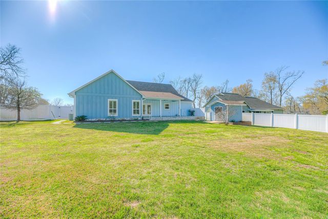 276 Resort Drive, Livingston, TX 77351