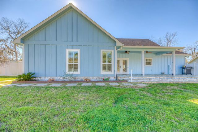 276 Resort Drive, Livingston, TX 77351