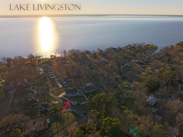 276 Resort Drive, Livingston, TX 77351