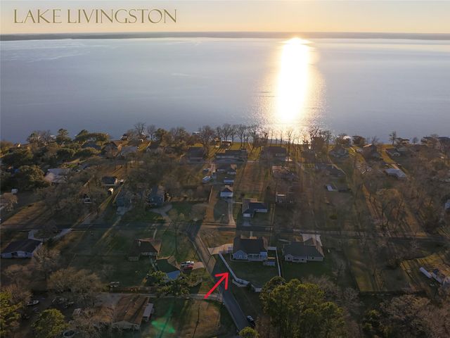 276 Resort Drive, Livingston, TX 77351
