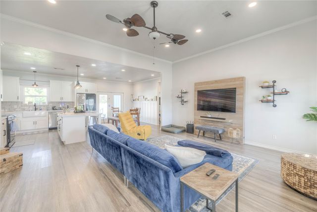 276 Resort Drive, Livingston, TX 77351