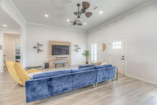 276 Resort Drive, Livingston, TX 77351