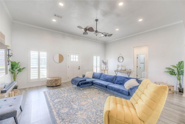 276 Resort Drive, Livingston, TX 77351