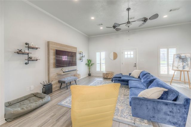 276 Resort Drive, Livingston, TX 77351