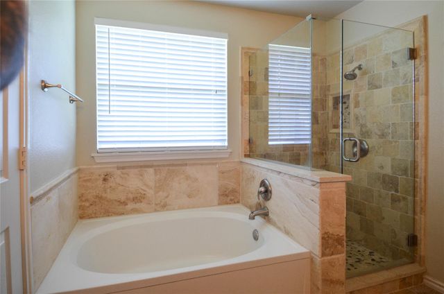 107 Adamae LN, Hutto, TX 78634