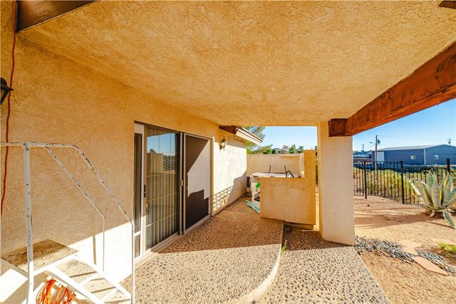 2127 Pawnee Drive, Kingman, AZ 86401