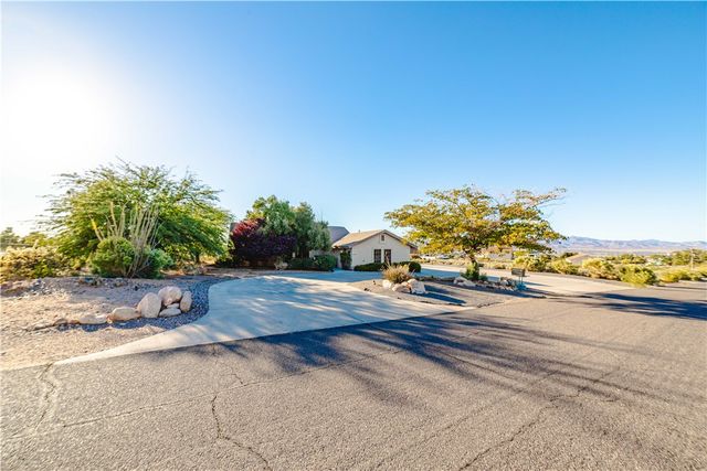 2127 Pawnee Drive, Kingman, AZ 86401