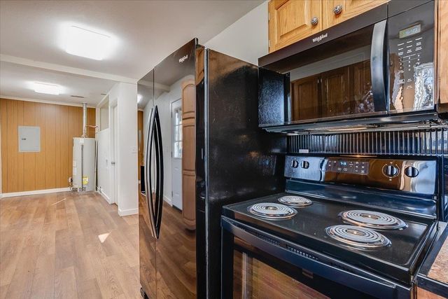 1121 E Luther St, Wichita, KS 67216