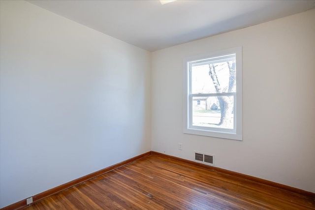 1121 E Luther St, Wichita, KS 67216