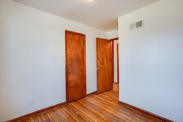 1121 E Luther St, Wichita, KS 67216