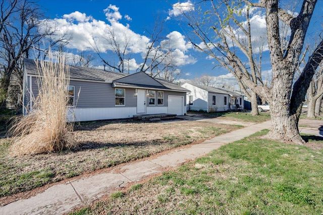 1121 E Luther St, Wichita, KS 67216