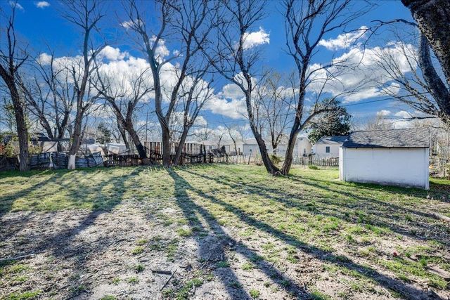 1121 E Luther St, Wichita, KS 67216