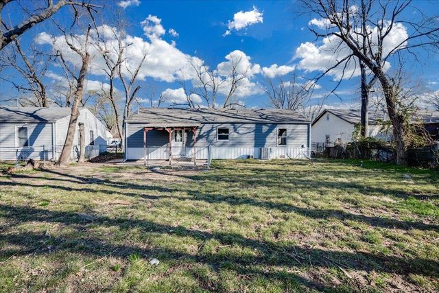 1121 E Luther St, Wichita, KS 67216