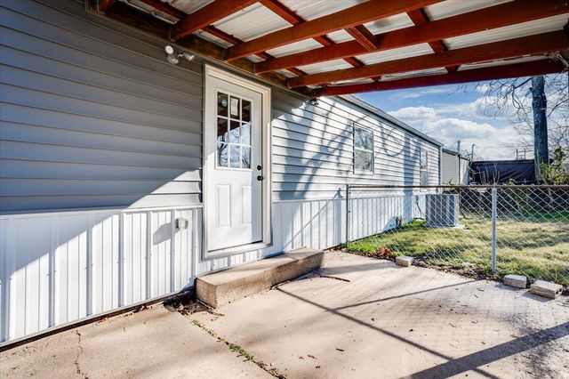 1121 E Luther St, Wichita, KS 67216