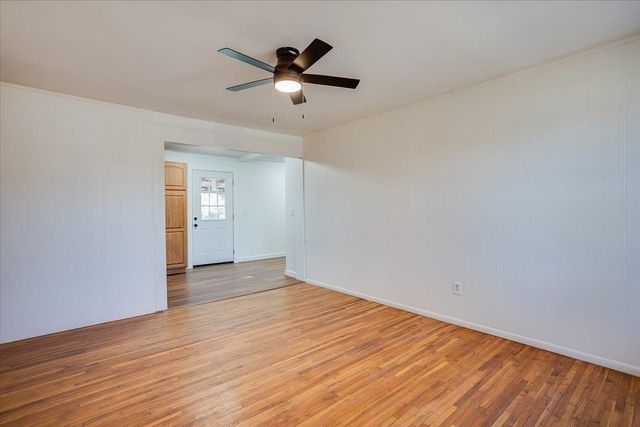 1121 E Luther St, Wichita, KS 67216