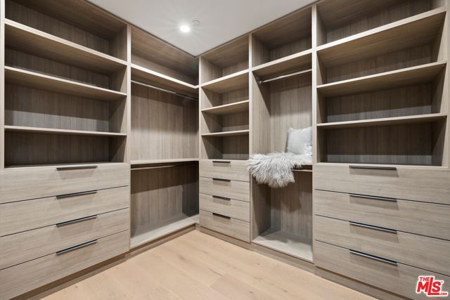 714 N La Jolla Avenue, Los Angeles, CA 90046