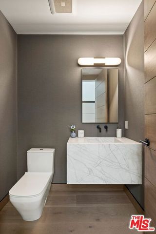 714 N La Jolla Avenue, Los Angeles, CA 90046